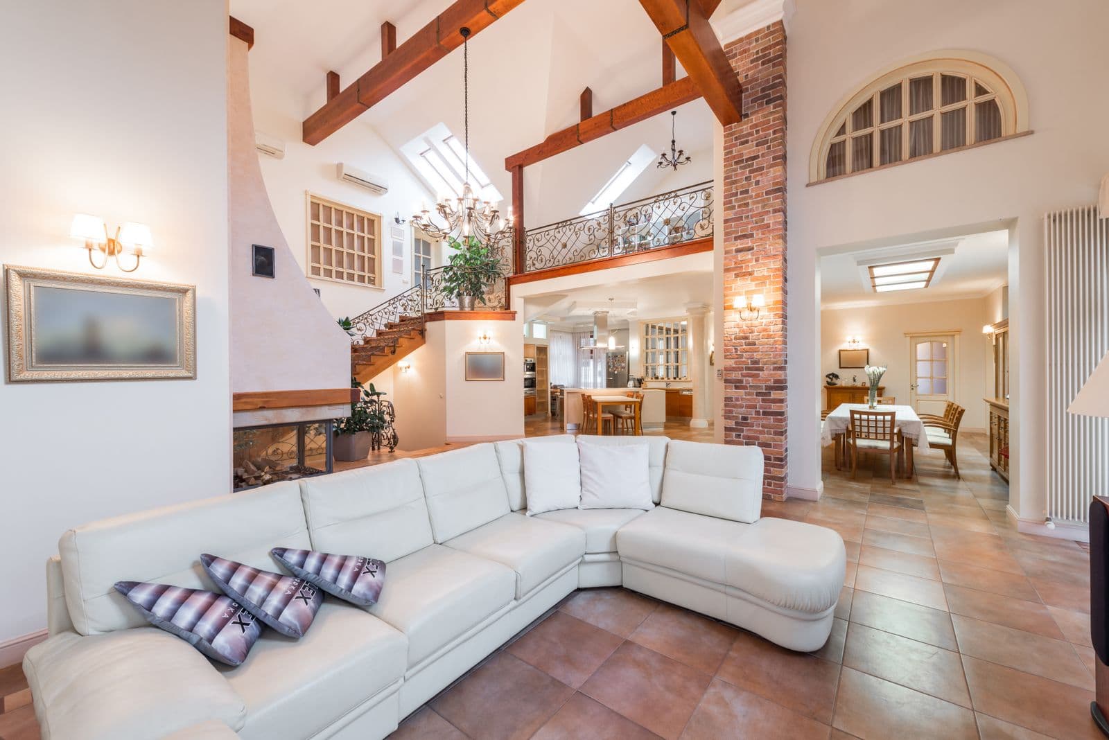 Living space with internal staircase